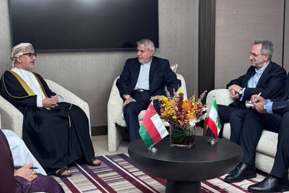 أميري: إيران وعُمان تطوران السياحة البحرية/المحروقي: إيران شريك استراتيجي ومصدر استقرار في المنطقة