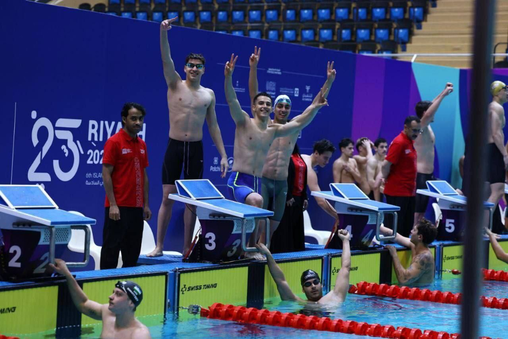 سباح إيراني يتقلد الميدالية الذهبية ضمن ألعاب التضامن الإسلامي