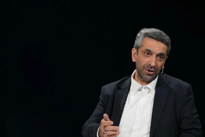 تکذیب افزایش قیمت بنزین از سوی معاون دفتر رئیس‌جمهور