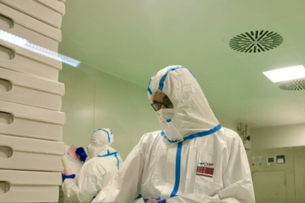 إيران تحقق الاكتفاء الذاتي في إنتاج أدوية السرطان