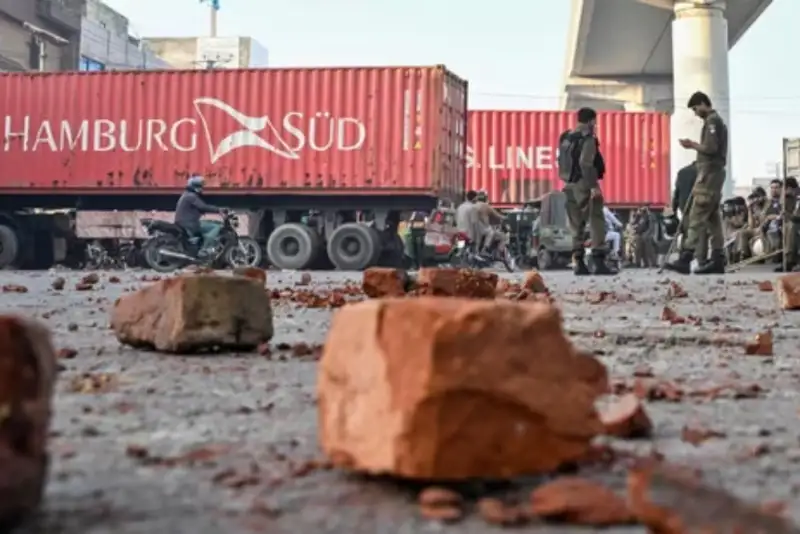 انفجار در نزدیکی دادگاه‌های اسلام‌آباد / 12 کشته و 20  زخمی+فیلم