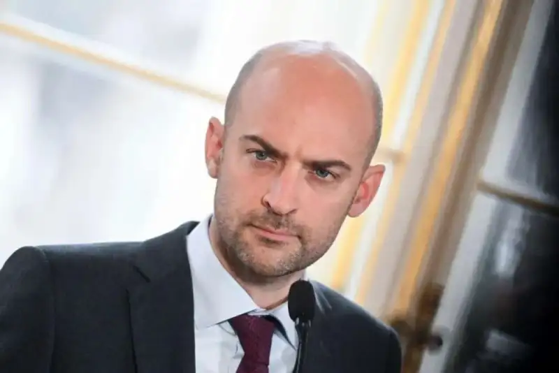 فرانسه اقدامات نظامی آمریکا را در کارائیب محکوم کرد