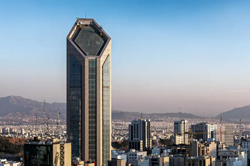 برج "زنجانی"جزو اموال" انصاری" است و ضبط می شود