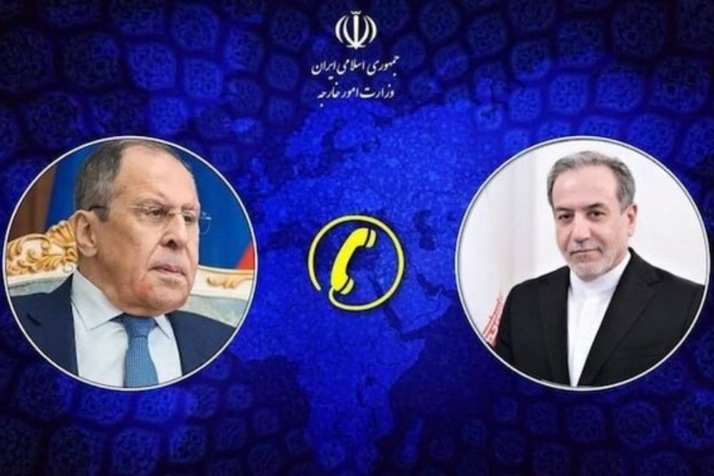 وزير الخارجية الايراني والروسي يناقشان القضايا الثنائية والإقليمية هاتفياً