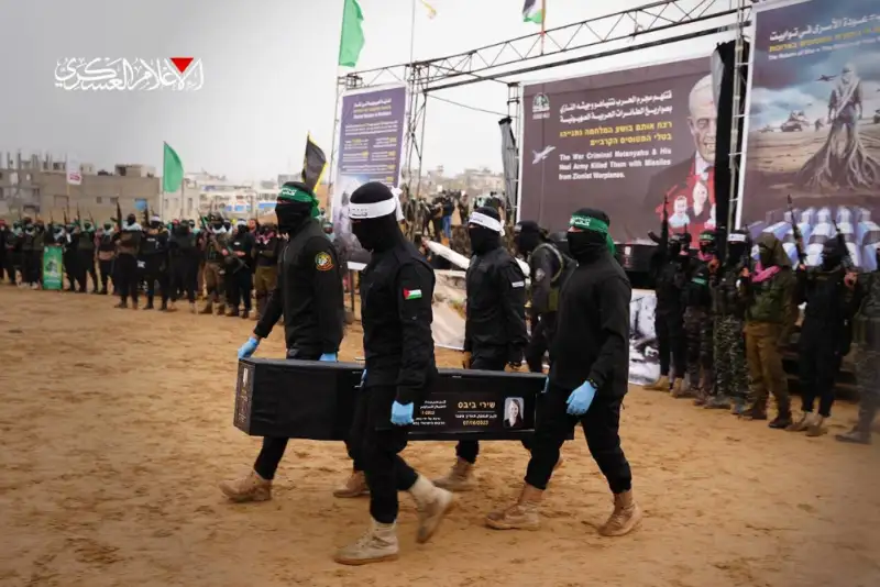 القسام یک جسد دیگر را تحویل صهیونیست‌ها می‌دهد