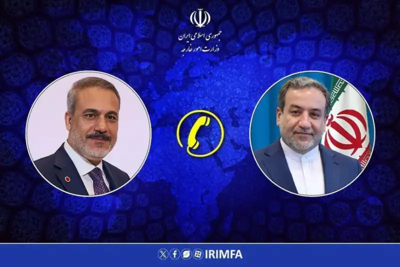 گفتگوی تلفنی وزیر امور خارجه جمهوری اسلامی ایران با وزیر امور خارجه ترکیه
