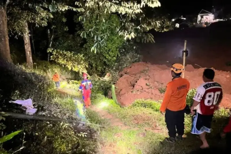 رانش زمین در اندونزی جان دو نفر را گرفت/ تخریب ده‌ها خانه و 21 مفقودی تا کنون