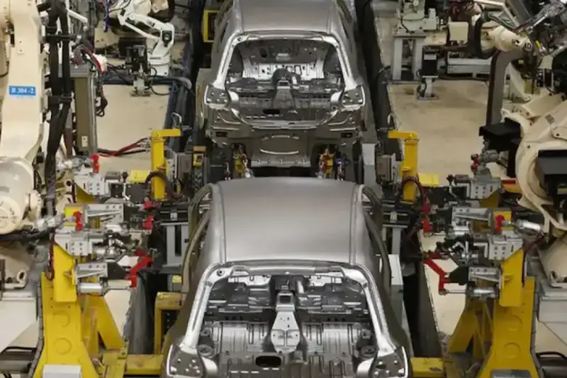 بسته حمایت از خودروسازان و زنجیره تامین خودرو تصویب شد