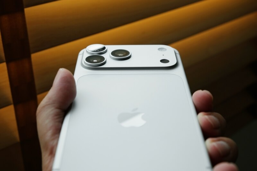 آیفون 18 پرو مکس سنگین‌ترین آیفون تاریخ خواهد بود