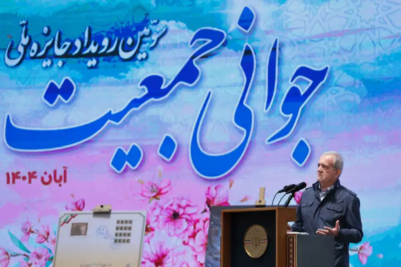 پزشکیان: داشتن زندگی آسان در گرو کنار گذاشتن تجملات است