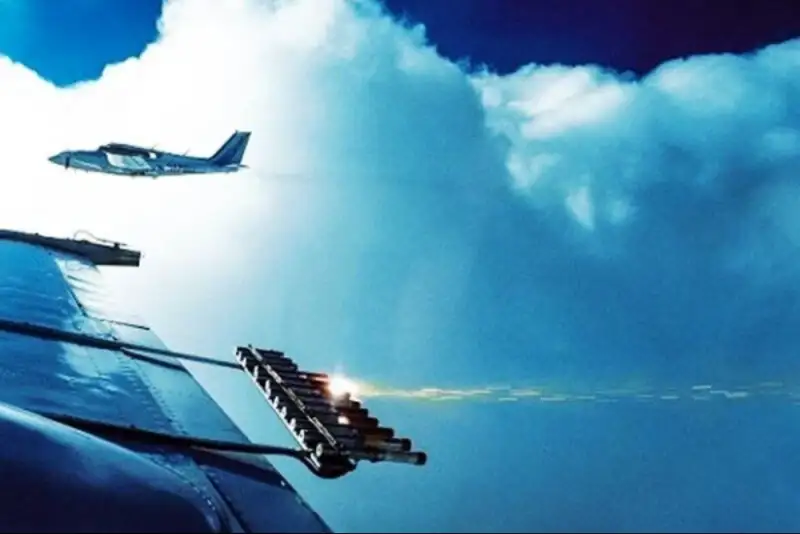 پرواز هواپیمای بارورسازی ابرها بر فراز حوضه آبریز دریاچه ارومیه