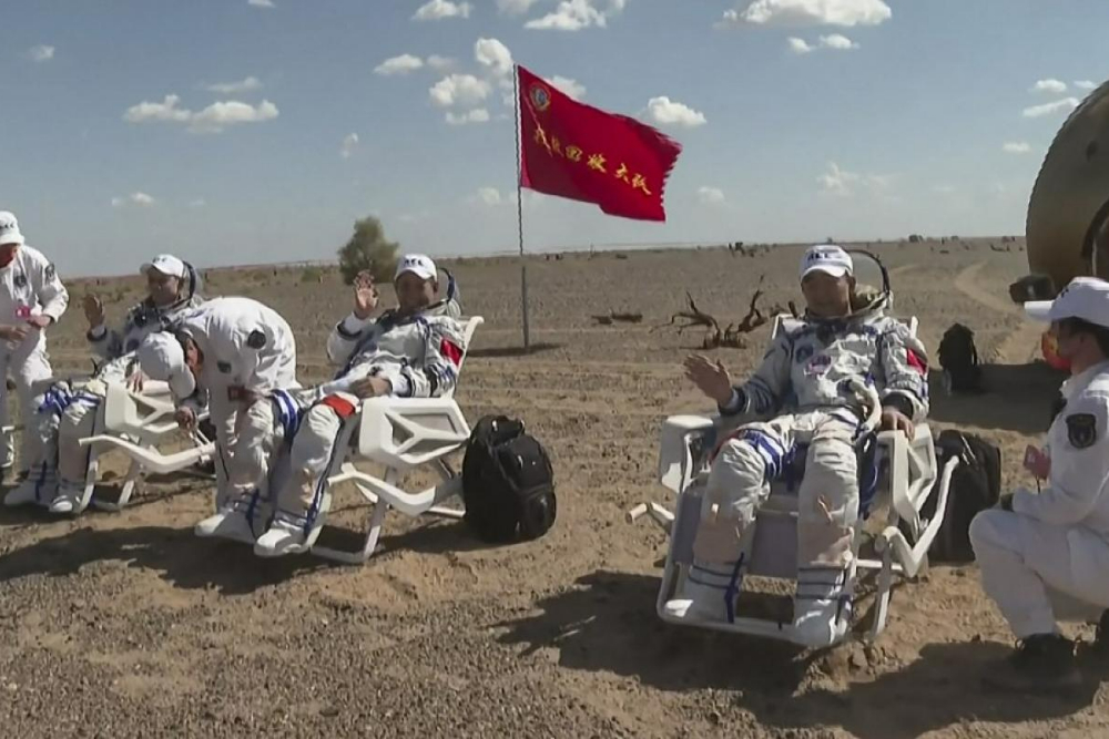 بازگشت پرهیاهوی فضانوردان چینی از «کاخ آسمانی»