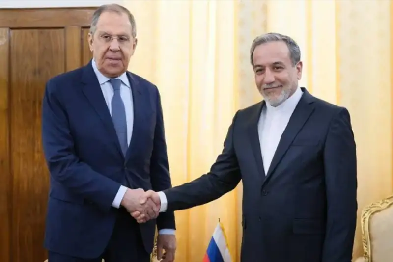 گفت‌وگوی عراقچی و لاوروف در آستانه نشست شورای حکام