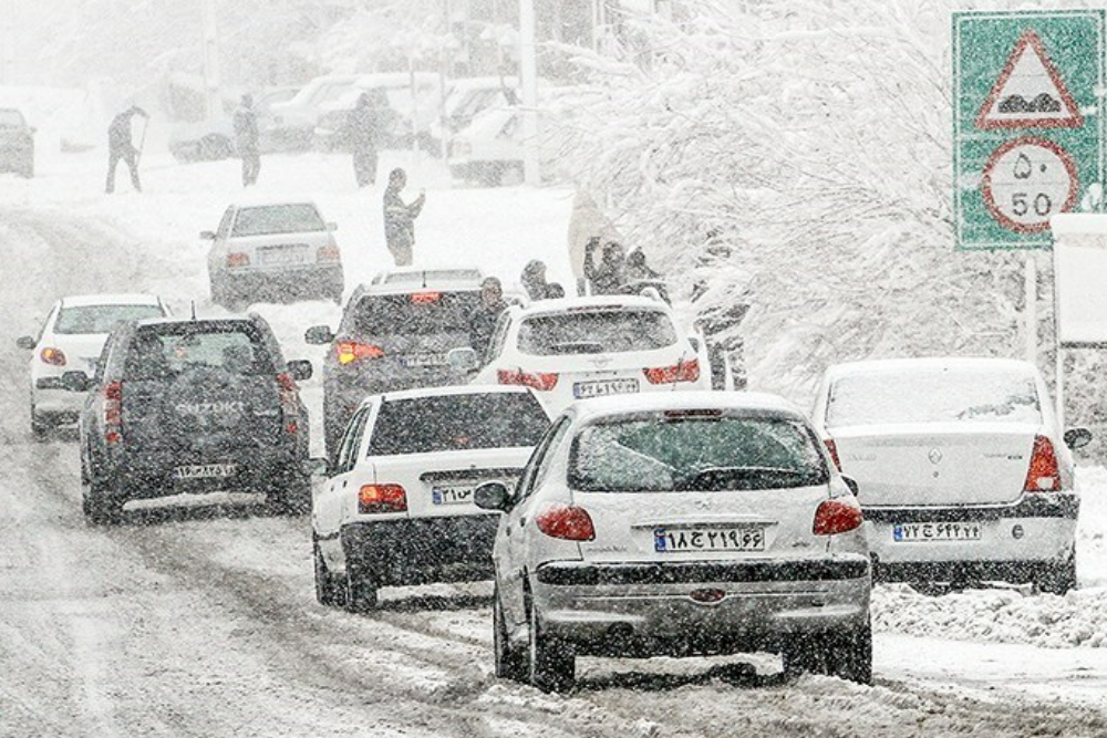 بارش باران و برف در جاده‌های 10 استان