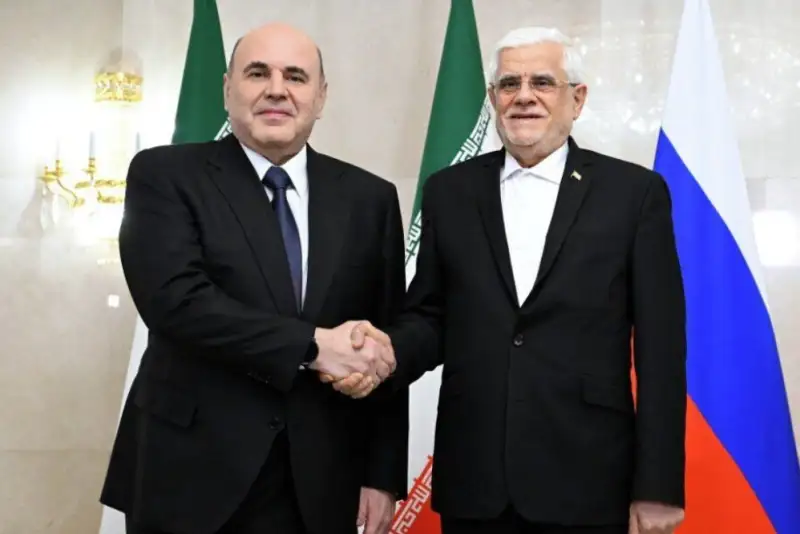 دیدار عارف و نخست وزیر روسیه در مسکو