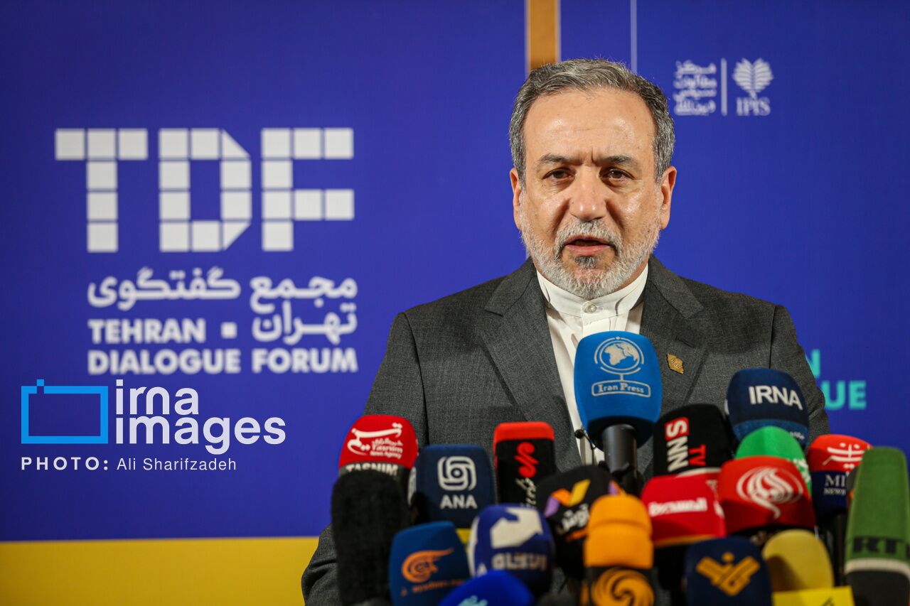 FM Araghchi urges all to defend international law