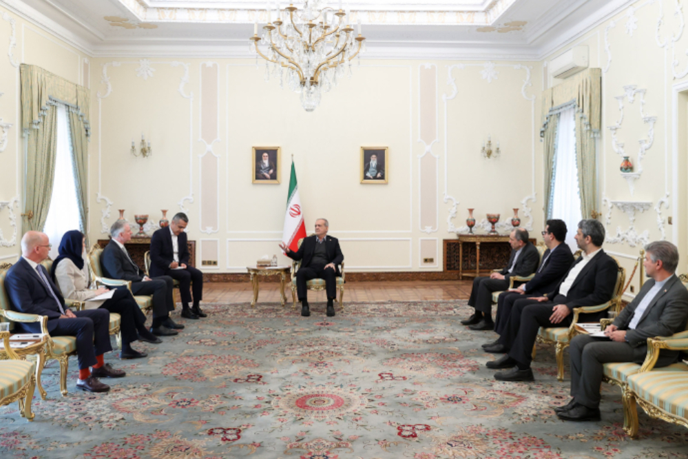 پزشکیان به سفیر اتریش: تصویری منصفانه از ایران ارائه دهید