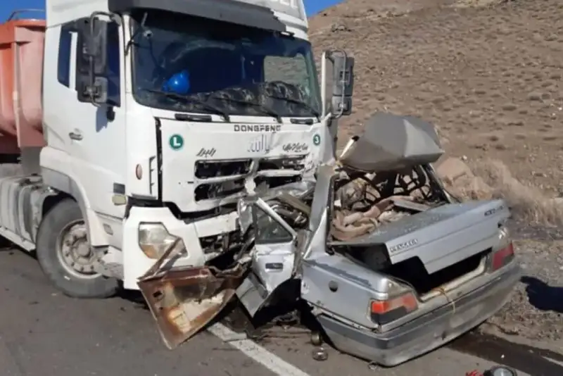 کامیون مرگ جان 9 سرنشین پژو 405 را در جاده سراوان گرفت