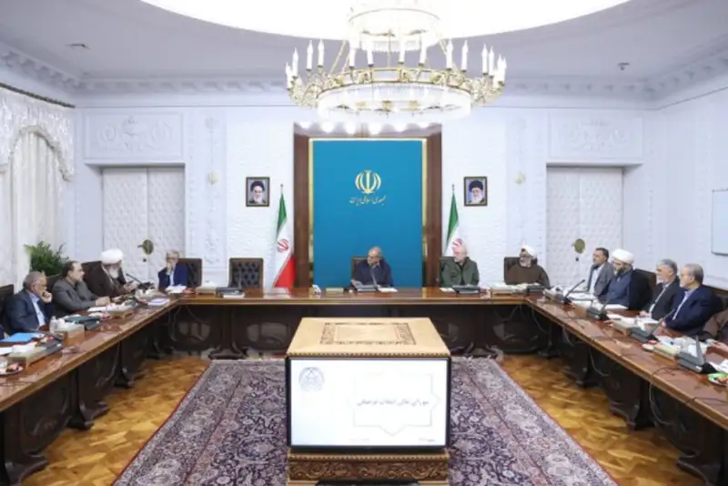 پزشکیان: رعایت قوانین عفاف و حجاب باید از مدیران و کارکنان آغاز شود