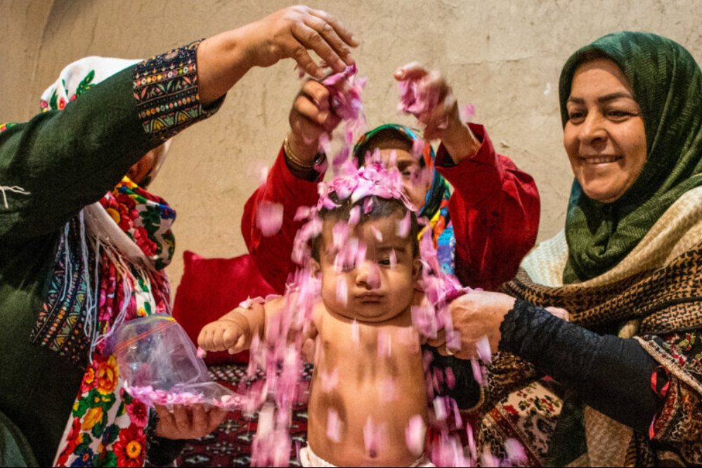 ماء الورد متجذر في أعماق التاريخ والثقافة والتراث الإيراني