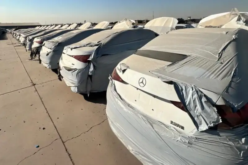 محموله بنز ایران‌خودرو به گمرک رسید