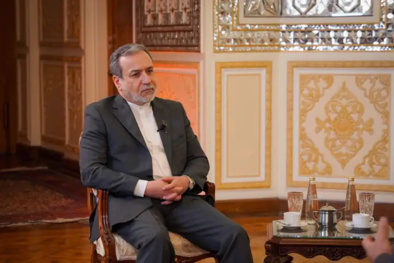 عراقچی: غنی‌سازی صفر خیانت است/ با آژانس درباره تاسیسات بمباران شده تعامل نمی‌کنیم