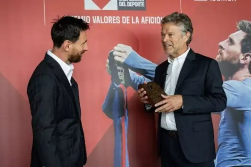 مسی به بارسلونا برمی گردد