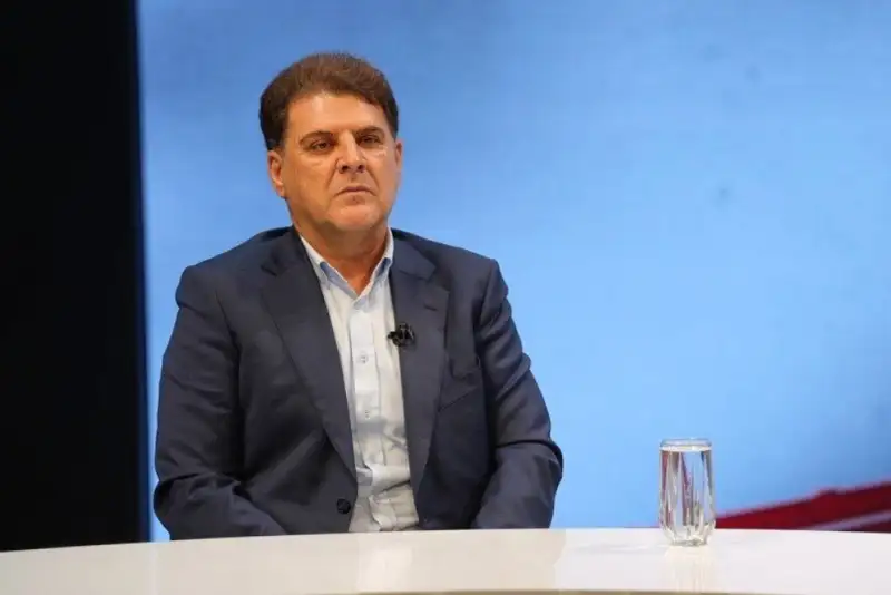 هیچ محدودیتی برای استفاده از نیروهای شایسته اقوام و مذاهب وجود ندارد