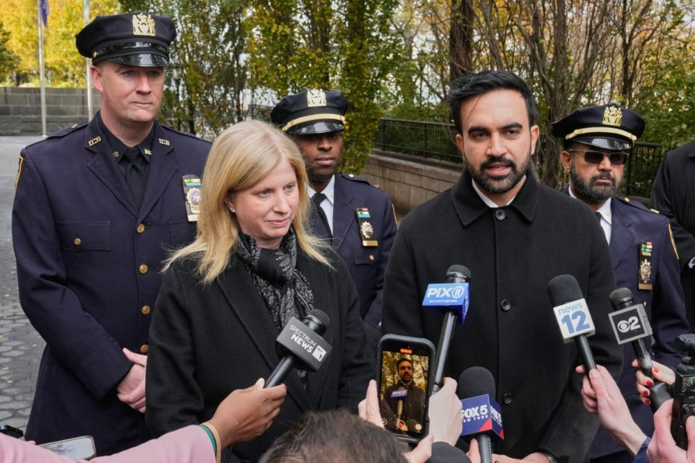 לאחר חילוקי דעות פוליטיים חריפים: טראמפ ייפגש עם ראש העיר ממדאני בבית הלבן ביום שישי