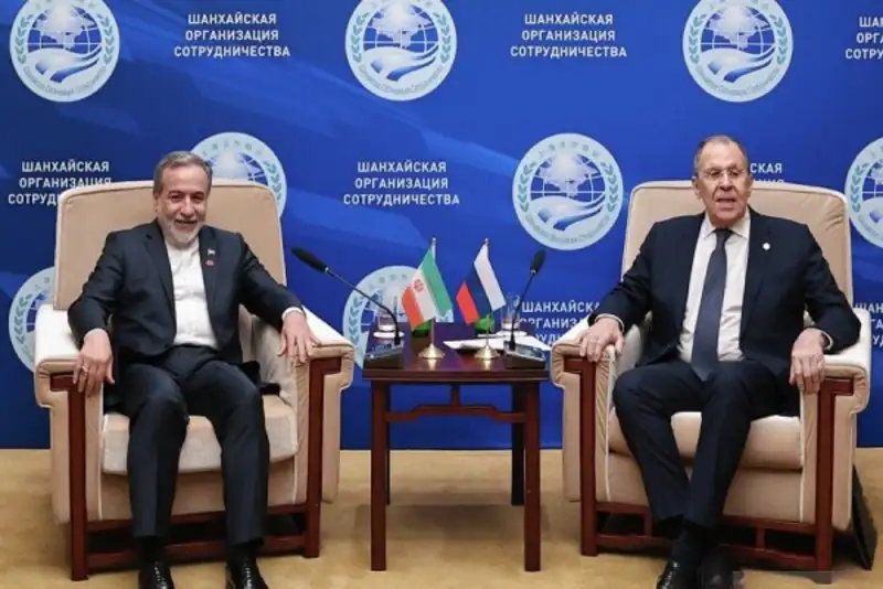 لاوروف و عراقچی گفتگو کردند