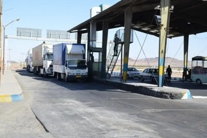 توقیف دو تریلر تانکردار حامل 70 هزار لیتر سوخت قاچاق در حاجی آباد