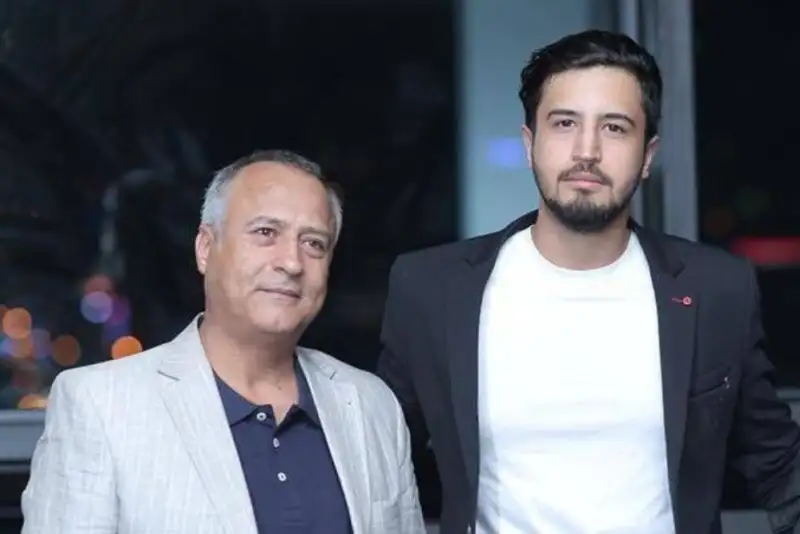 مهرداد صدیقیان به سوگ پدرش نشست