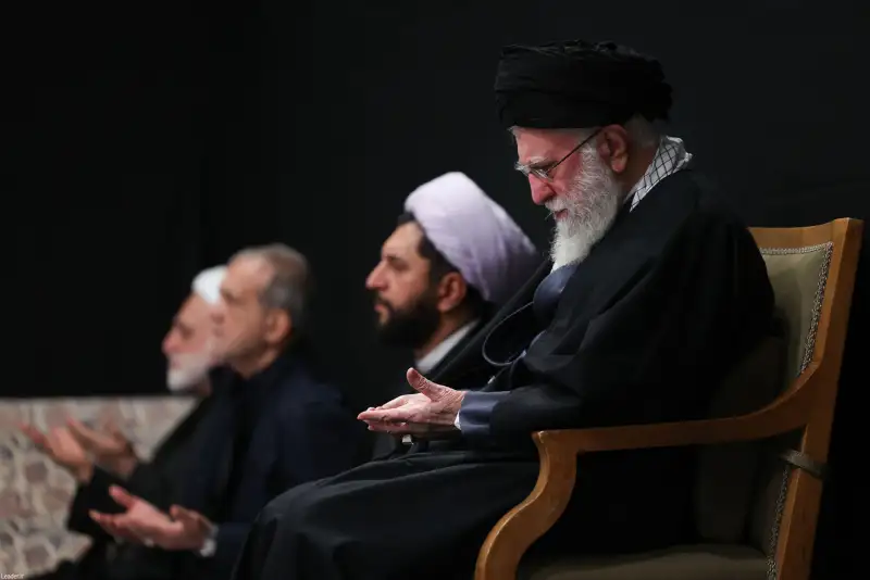 گزارش تصویری| اولین شب مراسم عزاداری شهادت حضرت زهرا(س) با حضور رهبر انقلاب