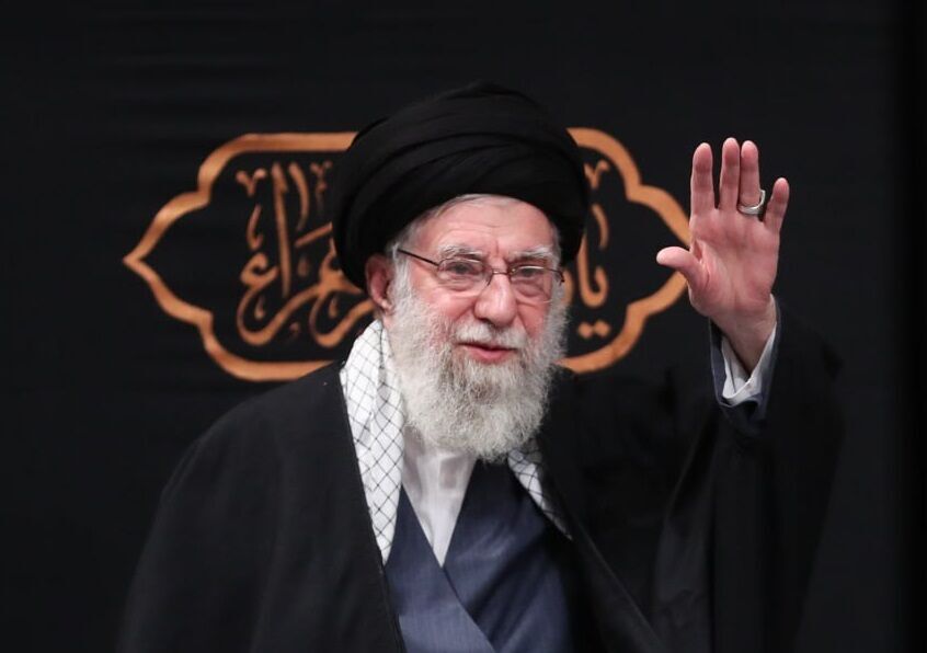 Leader attends mourning ceremony for Hazrat Zahra (SA)