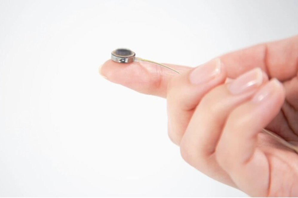 امیدهایی برای افراد فلج / آزمایش انسانی تراشه‌ احیای گفتار