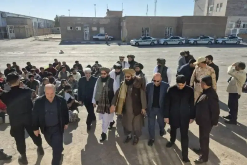 211 زندانی افغانستانی از ایران به کابل منتقل شدند