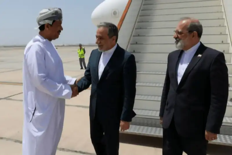 سفر وزیر امور خارجه به عمان