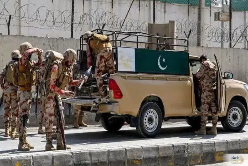 انفجار انتحاری و حمله مسلحانه در پیشاور پاکستان