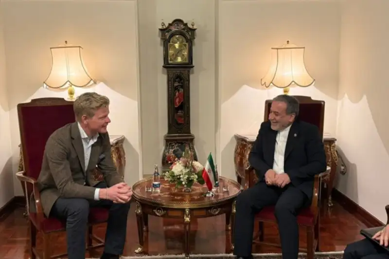 دیدار نماینده ویژه دبیرکل سازمان ملل متحد در امور یمن با عراقچی