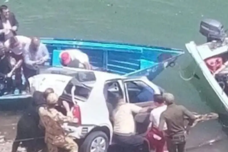 3 کشته در سقوط خودرو به تالاب عینک رشت