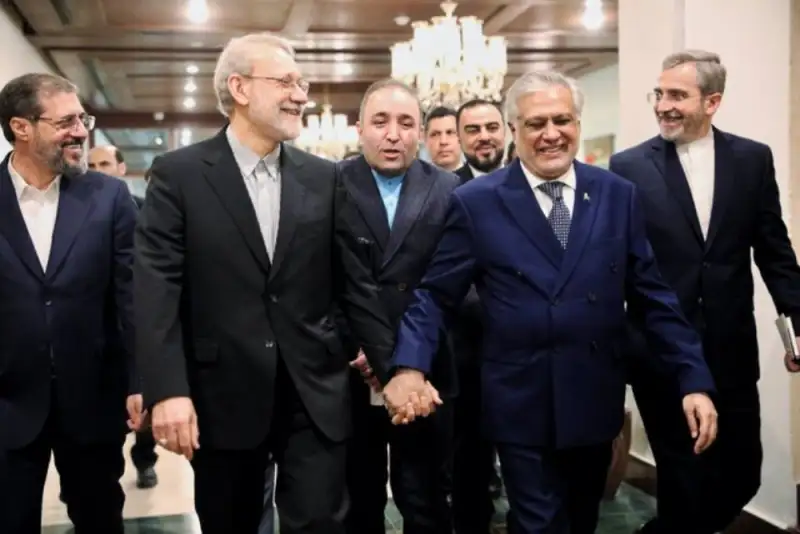 لاریجانی: هدف تجارت ایران و پاکستان 10 میلیارد دلار است