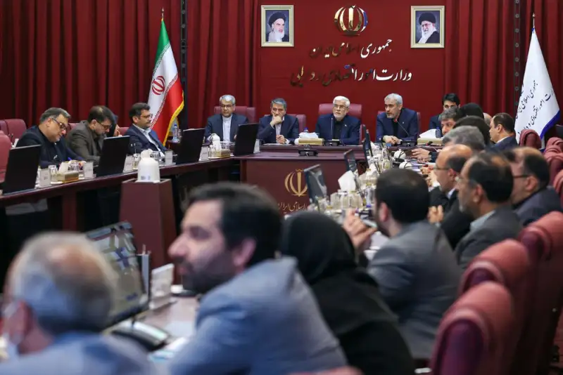 عارف: فرار مالیاتی دانه‌درشت‌ها باید ریشه‌کن شود