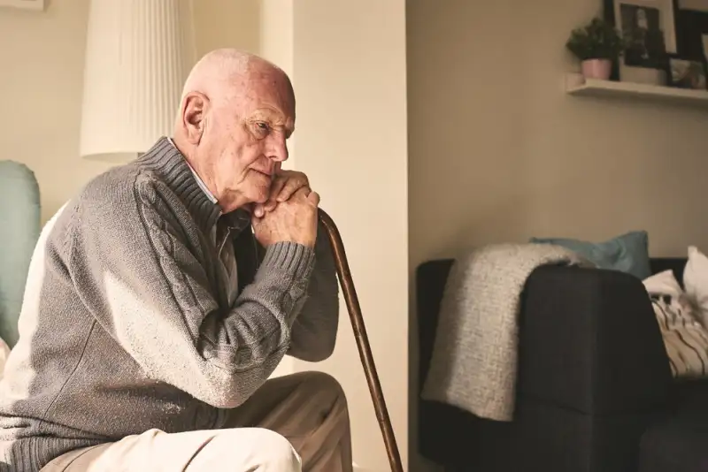 غذا خوردن در تنهایی سلامت سالمندان را به خطر می‌اندازد