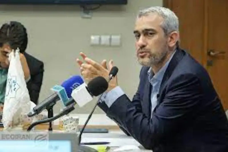 وزیر اقتصاد: کسری بودجه را امسال کاهش می‌دهیم