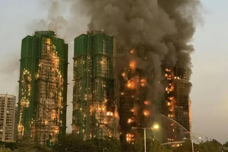 هنگ‌کنگ در آتش؛ 55 قربانی و 279 مفقودی در حریق مرگبار