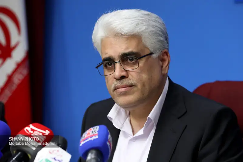 سهمیه بنزین خودروهای تعویض پلاک قطع نمی‌شود