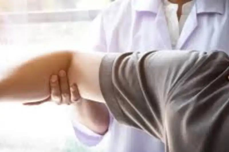 شانه یخ‌زده چیست و چگونه درمان می‌شود؟