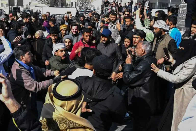 دیوارکشی مزدوران الجولانی در دمشق علیه علوی‌های سوریه