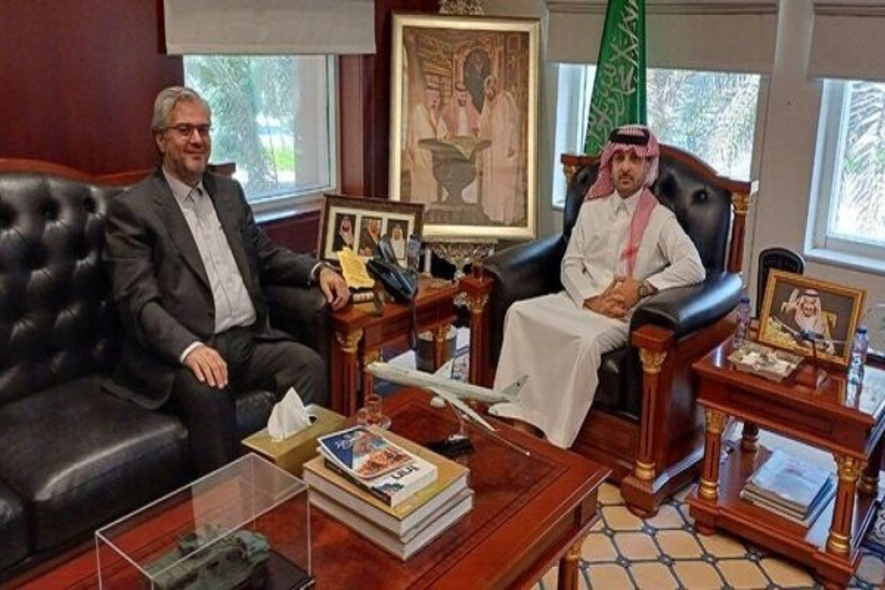 القنصل العام الإيراني في دبي يلتقي نظيره السعودي