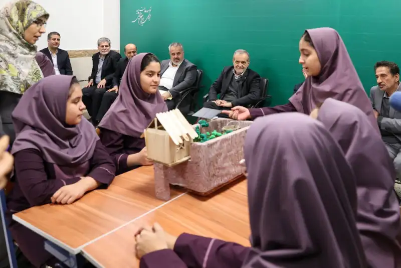 تأکید پزشکیان بر اجرای روش‌های نوین آموزشی در مدارس